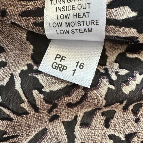 St. John Floral Burnout Silk Blend Blouse Size Size M - Picture 7 of 11